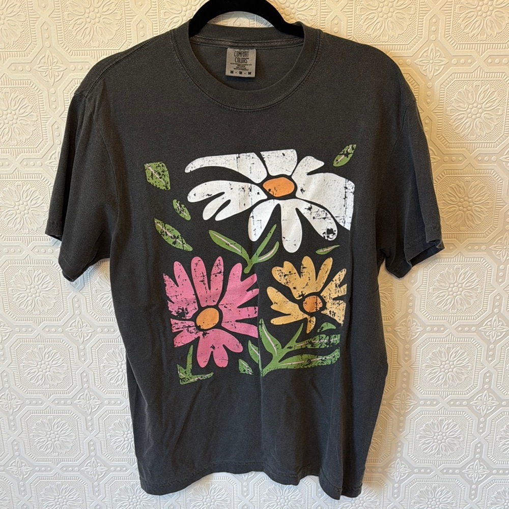 Floral Graphic T-Shirt in Washed Black Size M